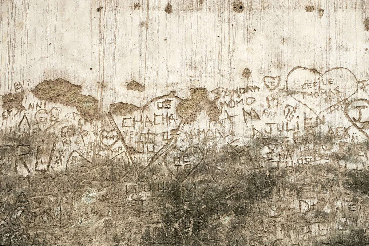 mur gravé