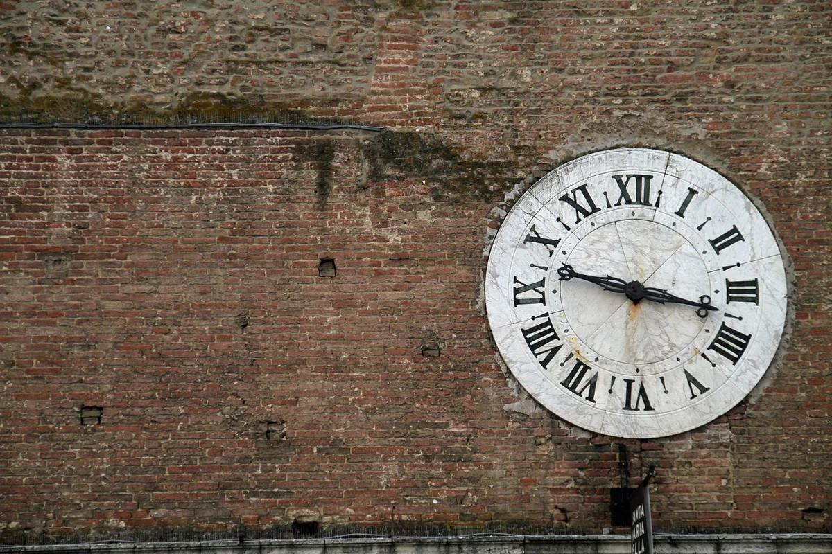 Bien choisir son horloge murale pour le salon