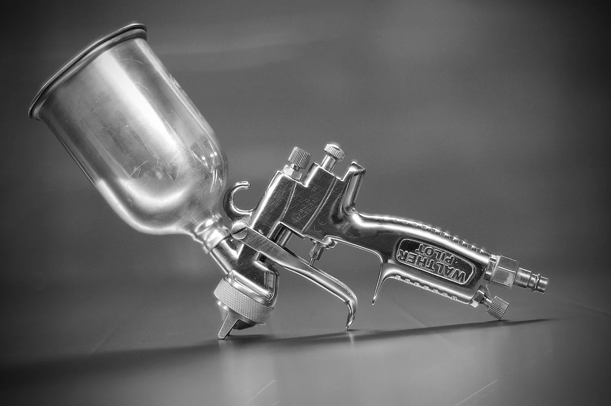 Découvrez comment peindre un plafond au pistolet comme un pro en 2026 !